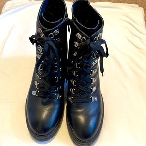 Steve Madden size 8 black platform bootie lugg sol.